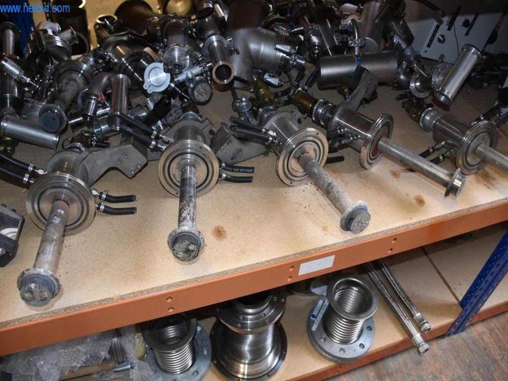 Obsežne zaloge vakuumskih črpalk, merilnih naprav, rezervnih delov in dodatne opreme-75