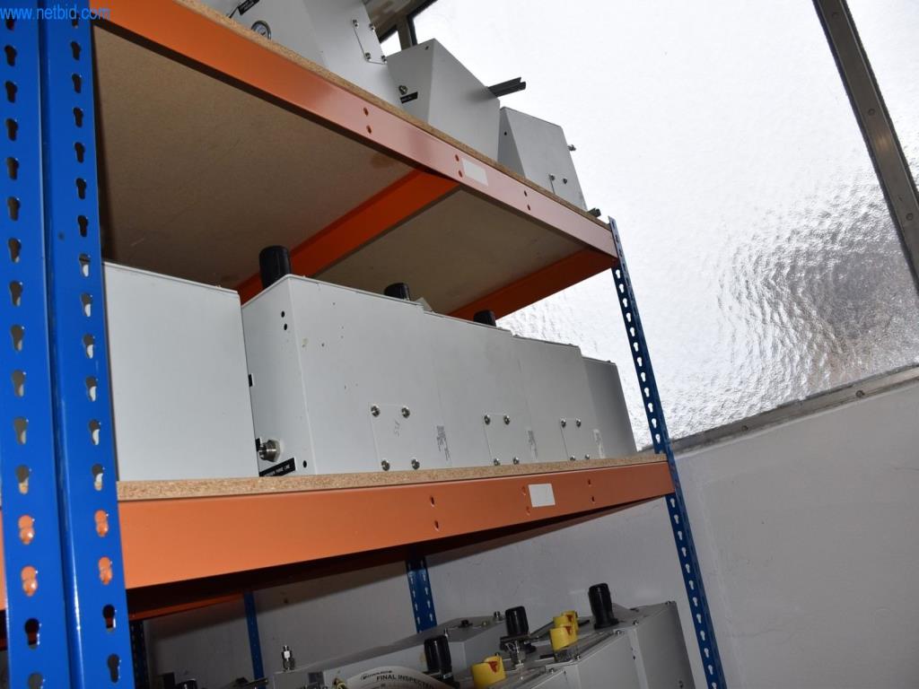 Obsežne zaloge vakuumskih črpalk, merilnih naprav, rezervnih delov in dodatne opreme-77