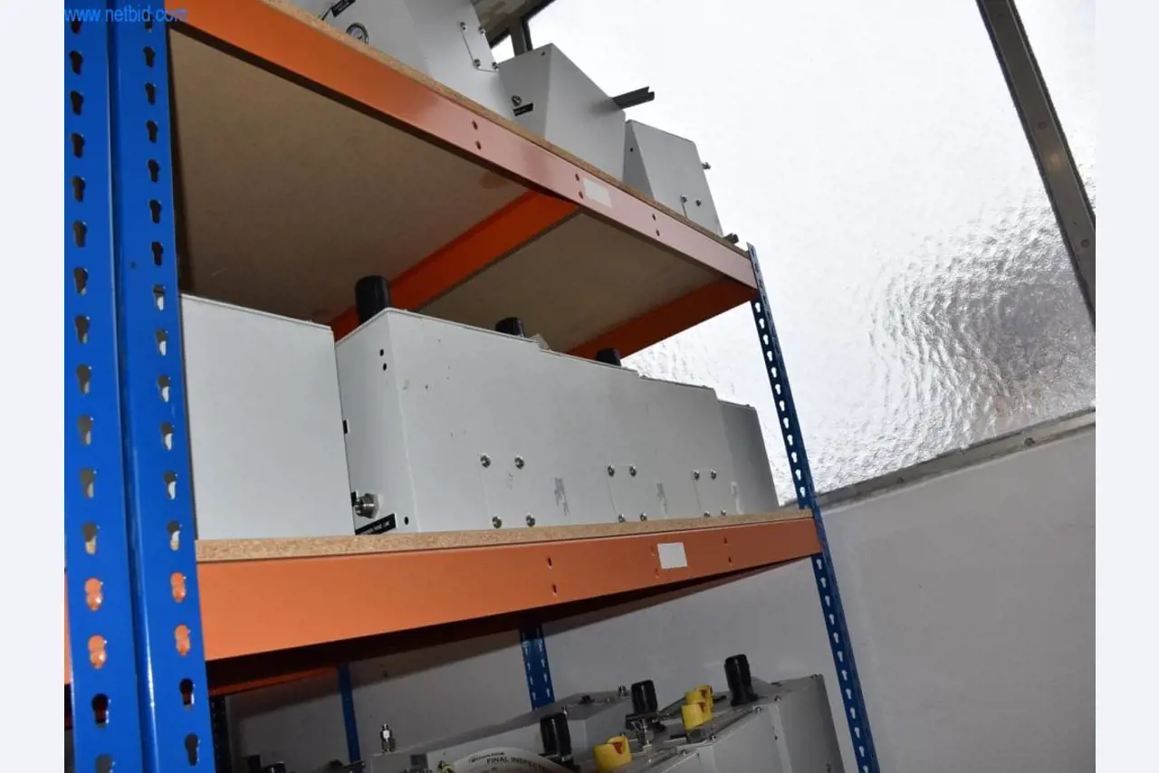 Extensos stocks de bombas de vácuo, dispositivos de medição, peças sobressalentes e acessórios-77