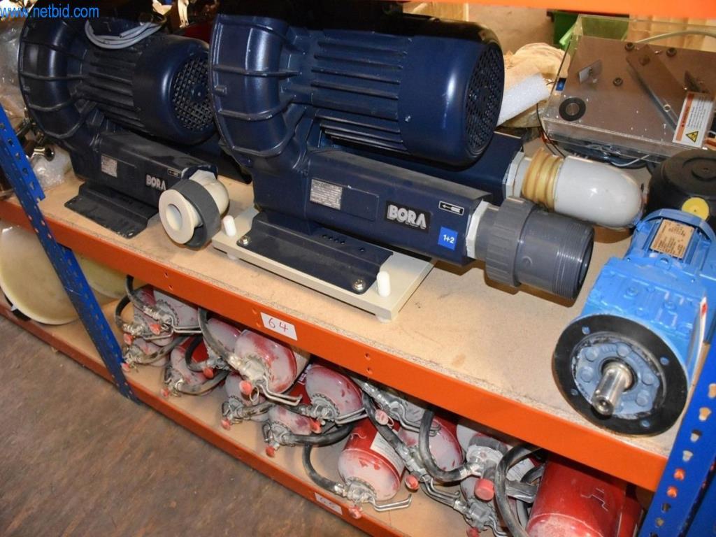 Obsežne zaloge vakuumskih črpalk, merilnih naprav, rezervnih delov in dodatne opreme-78