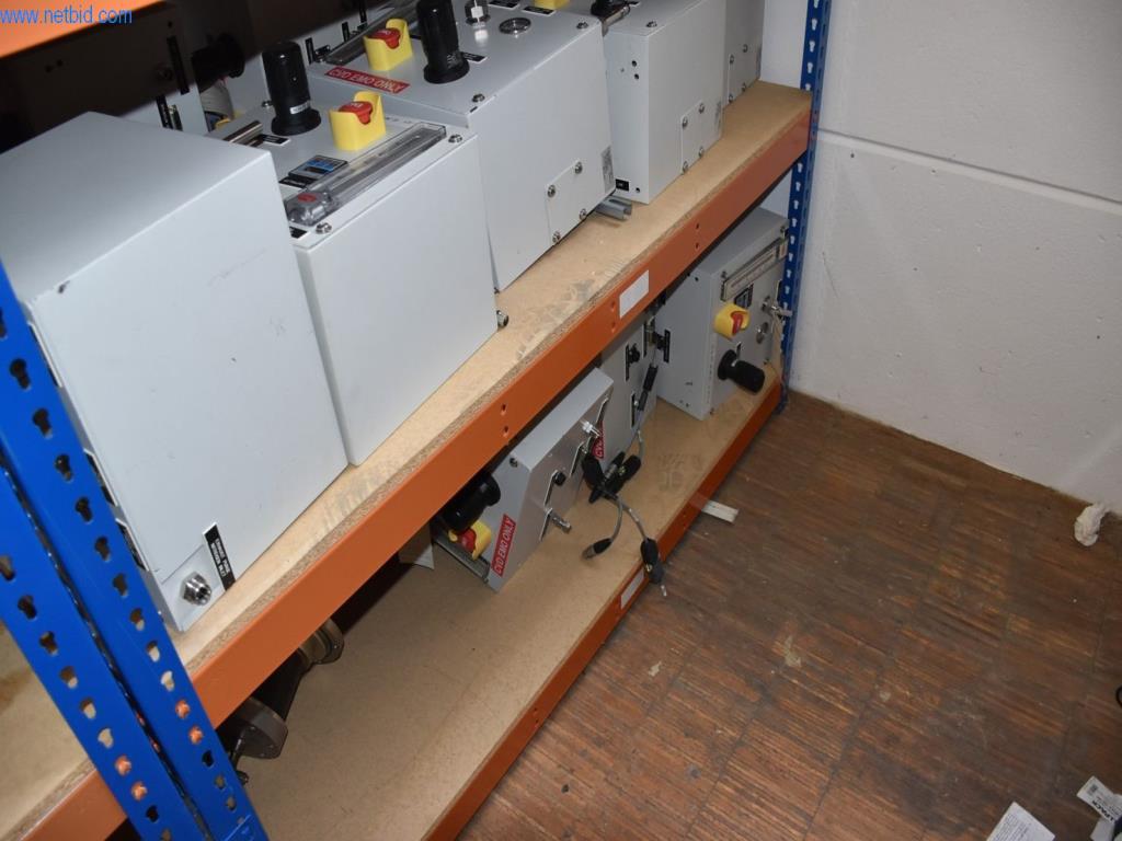 Obsežne zaloge vakuumskih črpalk, merilnih naprav, rezervnih delov in dodatne opreme-80