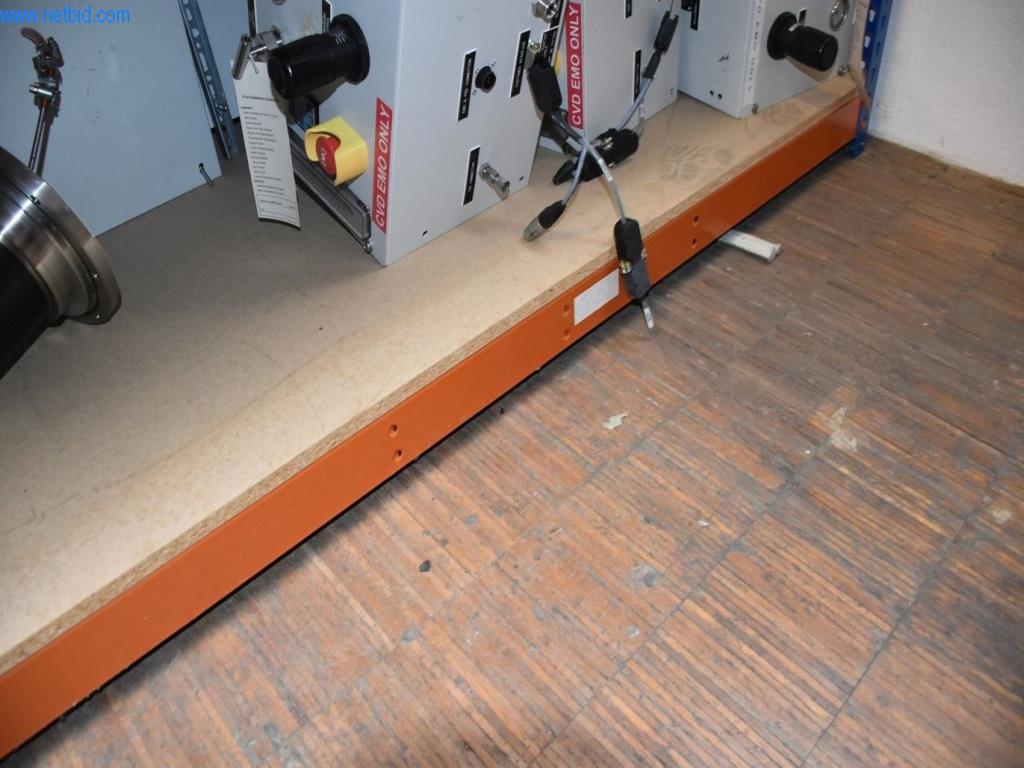 Obsežne zaloge vakuumskih črpalk, merilnih naprav, rezervnih delov in dodatne opreme-81