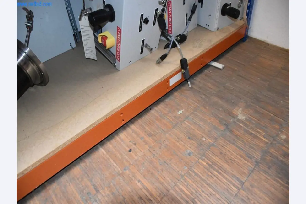 Extensos stocks de bombas de vácuo, dispositivos de medição, peças sobressalentes e acessórios-81