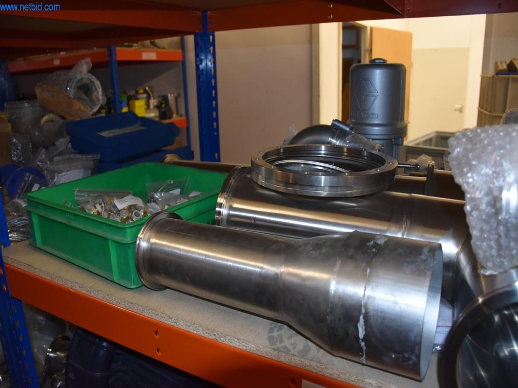 Obsežne zaloge vakuumskih črpalk, merilnih naprav, rezervnih delov in dodatne opreme-83