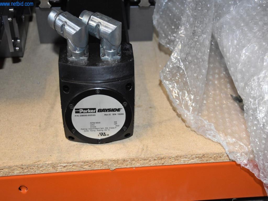 Obsežne zaloge vakuumskih črpalk, merilnih naprav, rezervnih delov in dodatne opreme-10