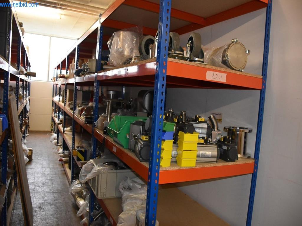 Obsežne zaloge vakuumskih črpalk, merilnih naprav, rezervnih delov in dodatne opreme-1