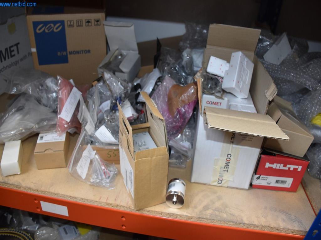 Obsežne zaloge vakuumskih črpalk, merilnih naprav, rezervnih delov in dodatne opreme-26