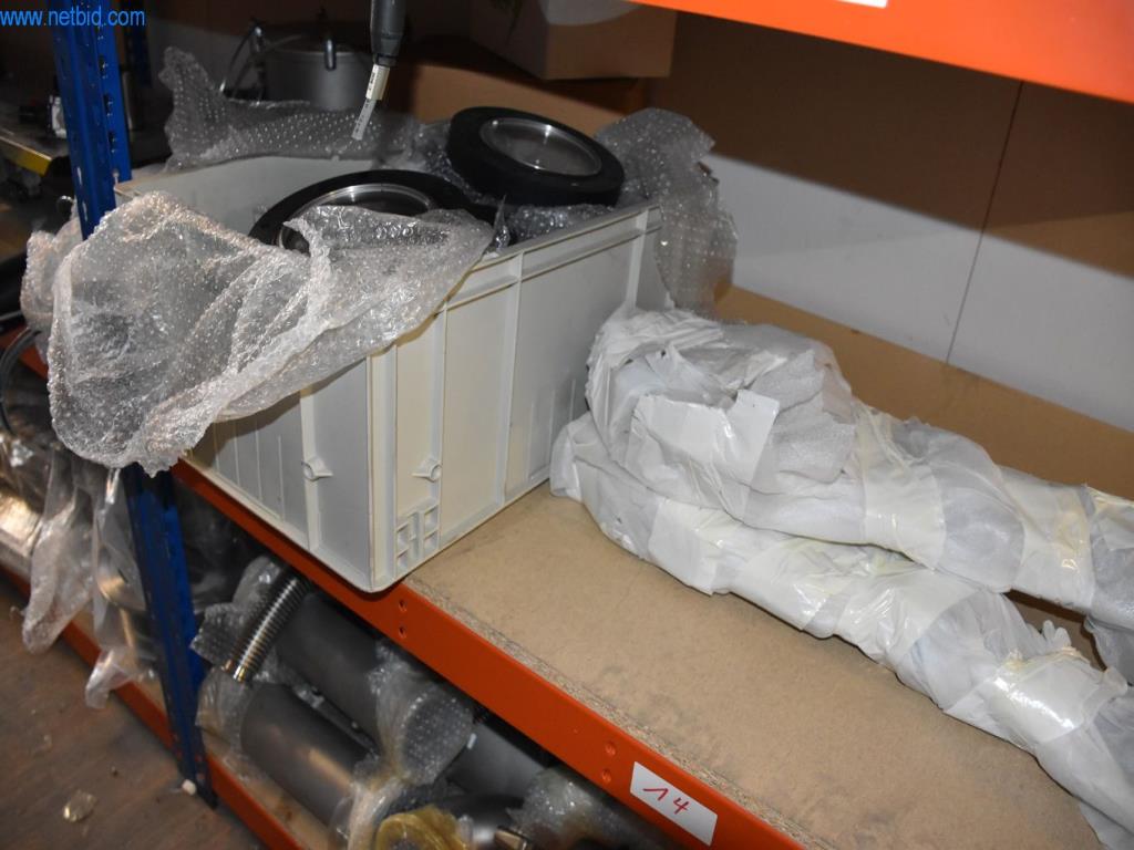 Obsežne zaloge vakuumskih črpalk, merilnih naprav, rezervnih delov in dodatne opreme-31