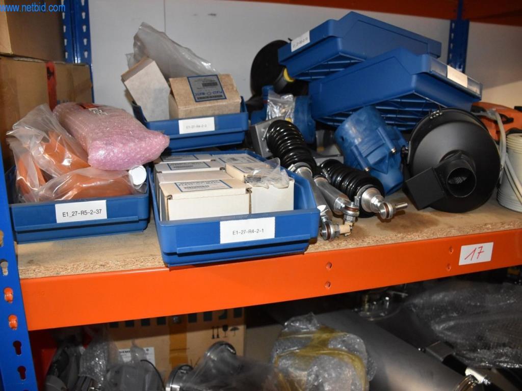 Obsežne zaloge vakuumskih črpalk, merilnih naprav, rezervnih delov in dodatne opreme-4