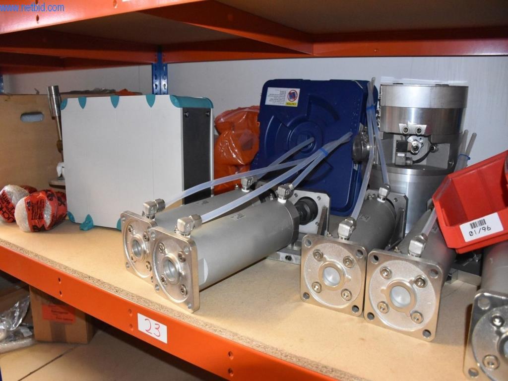 Obsežne zaloge vakuumskih črpalk, merilnih naprav, rezervnih delov in dodatne opreme-5