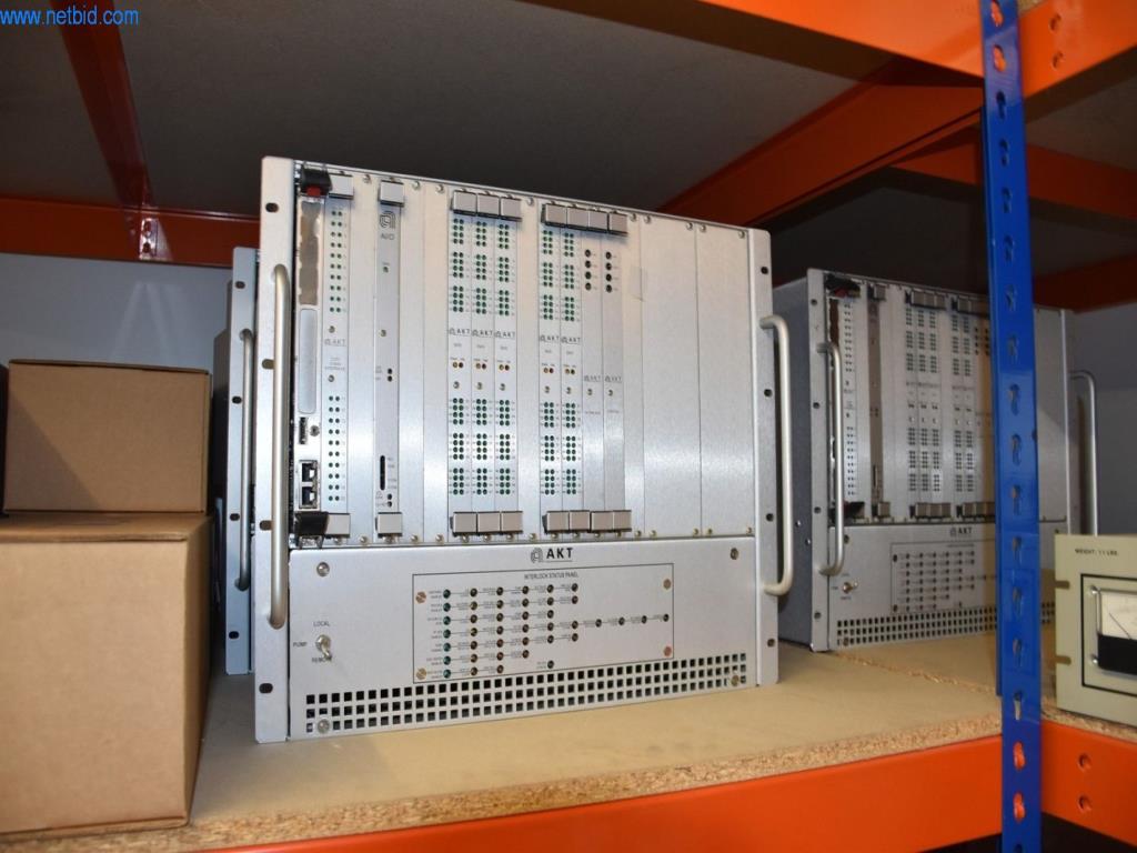 Obsežne zaloge vakuumskih črpalk, merilnih naprav, rezervnih delov in dodatne opreme-10