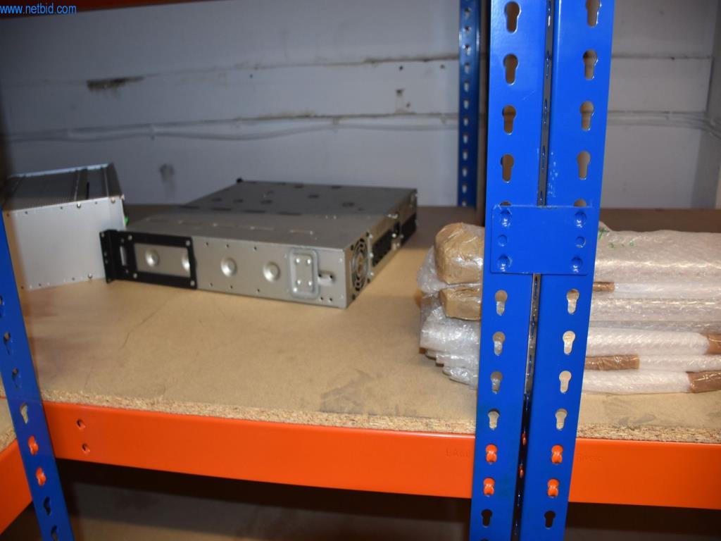 Obsežne zaloge vakuumskih črpalk, merilnih naprav, rezervnih delov in dodatne opreme-13