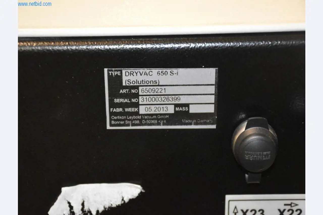 Vaste stock de pompes à vide, d'appareils de mesure, de pièces de rechange et d'accessoires-5