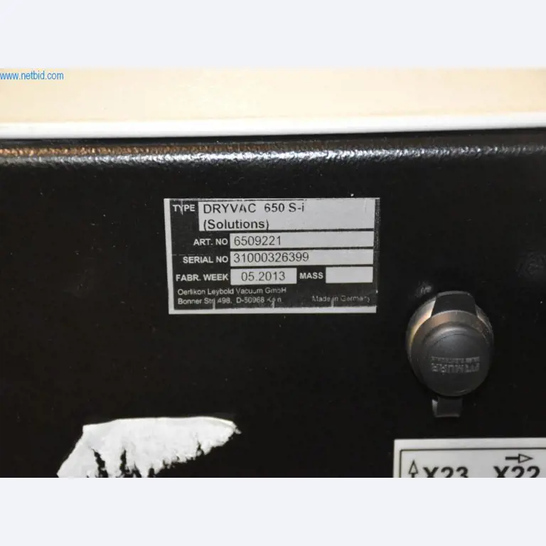 Vaste stock de pompes à vide, d'appareils de mesure, de pièces de rechange et d'accessoires-5