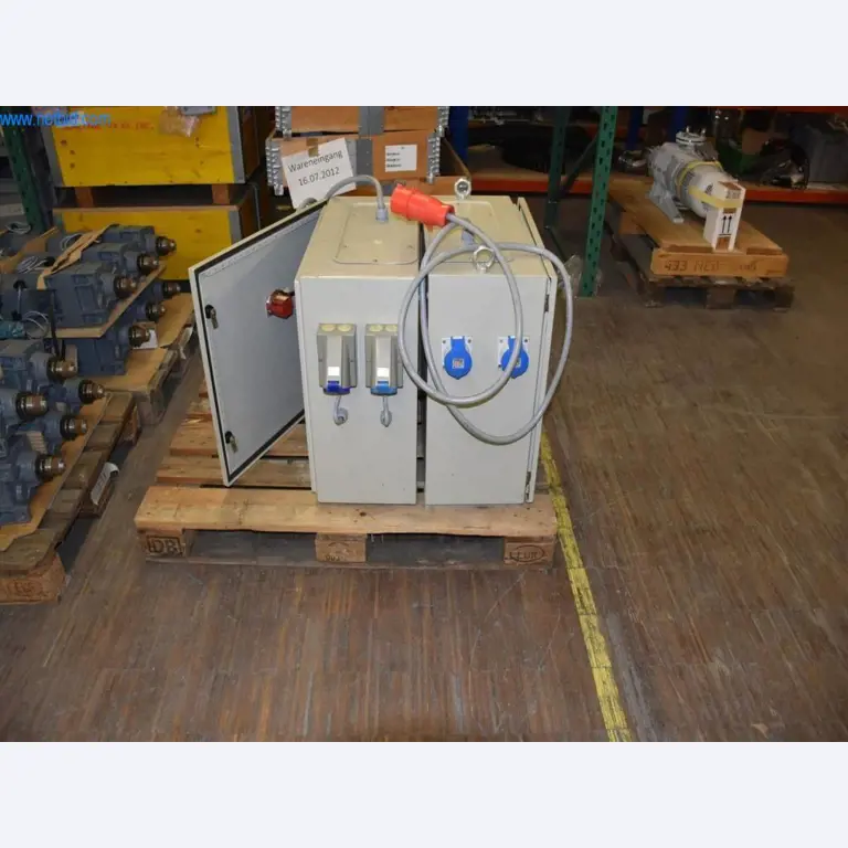 Rozsáhlé zásoby vývěv, měřicích přístrojů, náhradních dílů a příslušenství-1