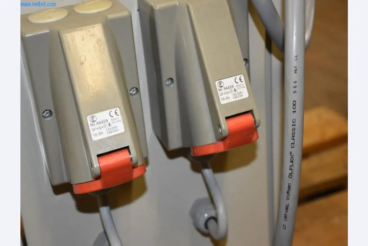 Rozsáhlé zásoby vývěv, měřicích přístrojů, náhradních dílů a příslušenství-2