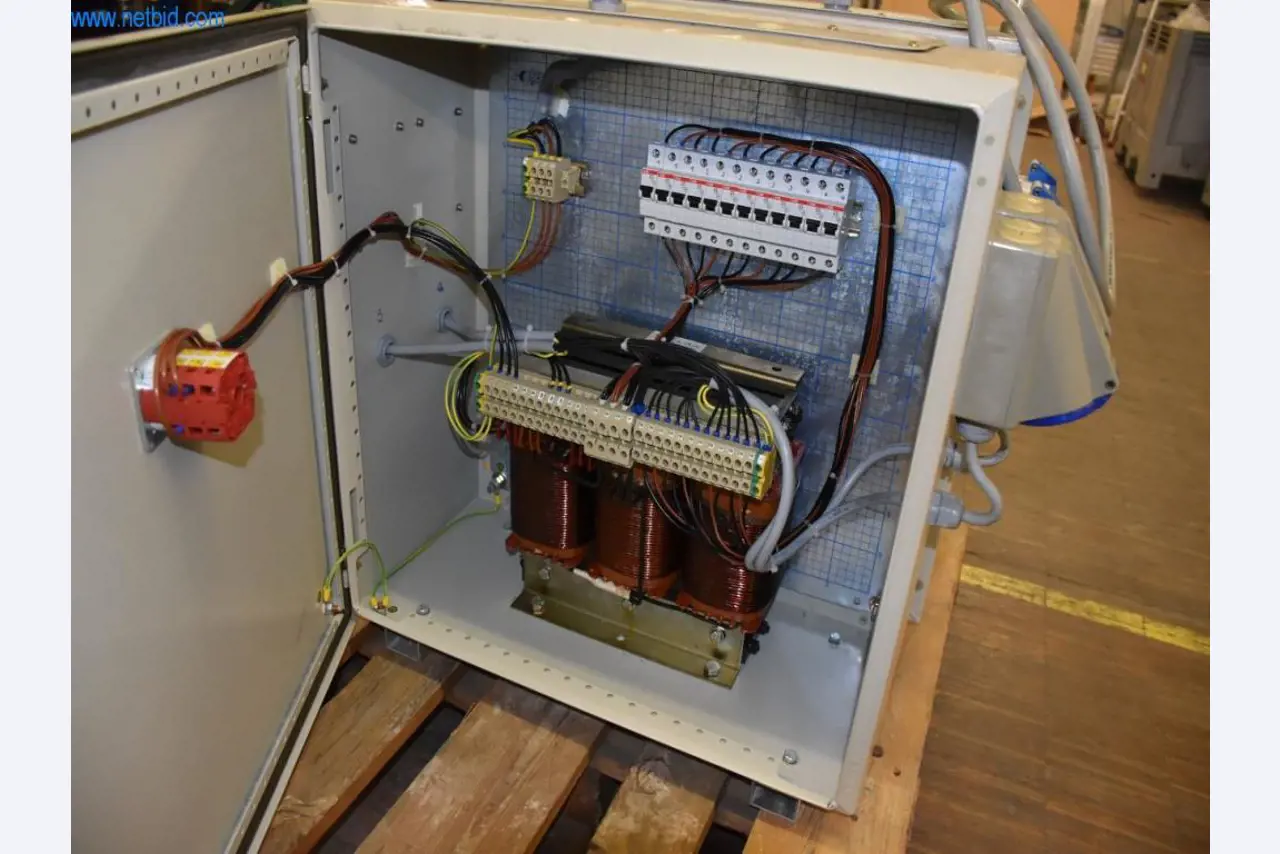 Rozsáhlé zásoby vývěv, měřicích přístrojů, náhradních dílů a příslušenství-4