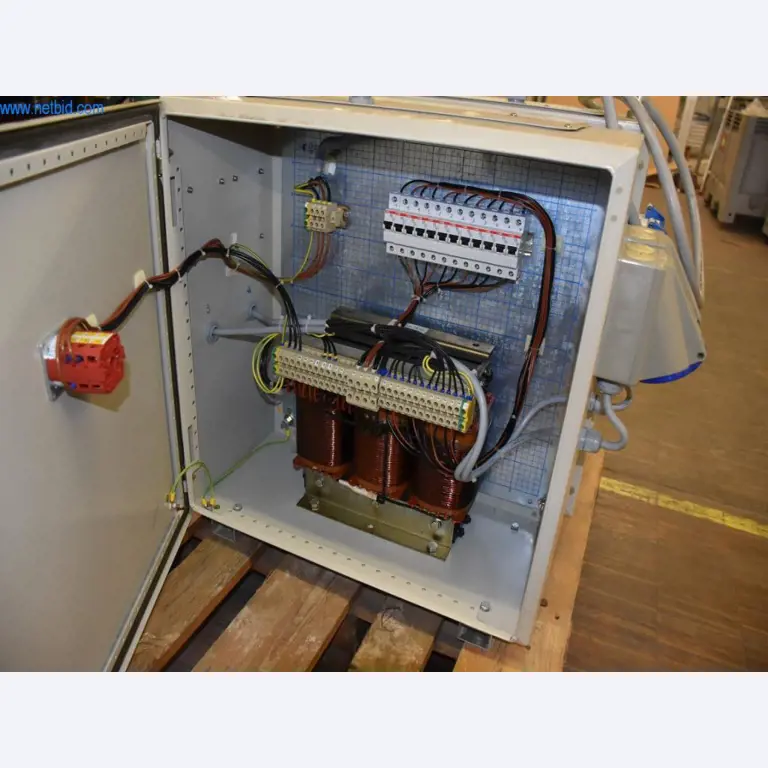 Rozsáhlé zásoby vývěv, měřicích přístrojů, náhradních dílů a příslušenství-4