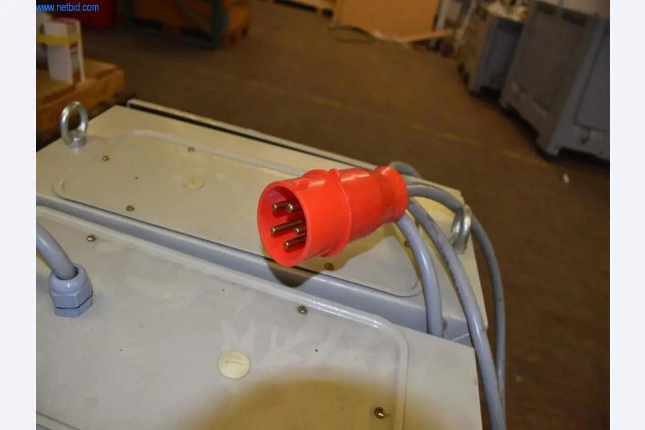 Rozsáhlé zásoby vývěv, měřicích přístrojů, náhradních dílů a příslušenství-5