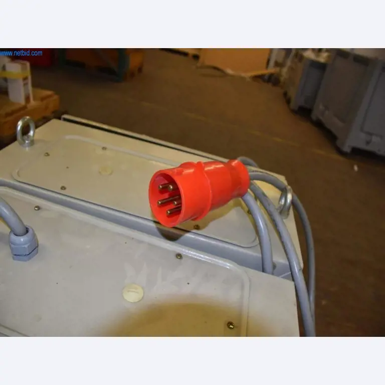 Rozsáhlé zásoby vývěv, měřicích přístrojů, náhradních dílů a příslušenství-5