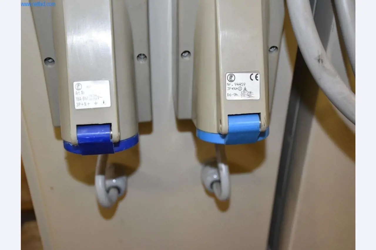 Rozsáhlé zásoby vývěv, měřicích přístrojů, náhradních dílů a příslušenství-6