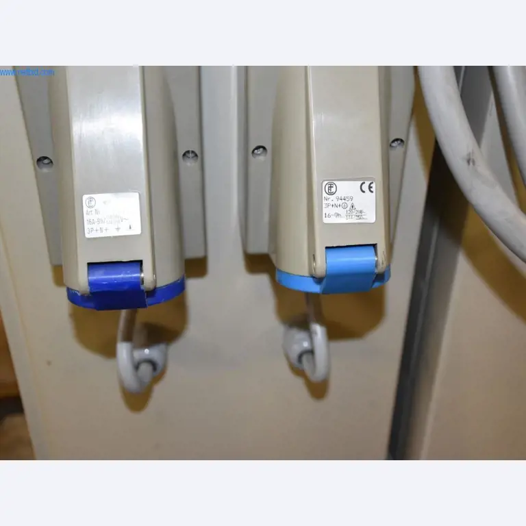 Rozsáhlé zásoby vývěv, měřicích přístrojů, náhradních dílů a příslušenství-6