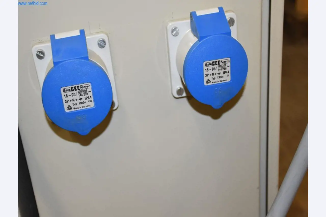 Rozsáhlé zásoby vývěv, měřicích přístrojů, náhradních dílů a příslušenství-7