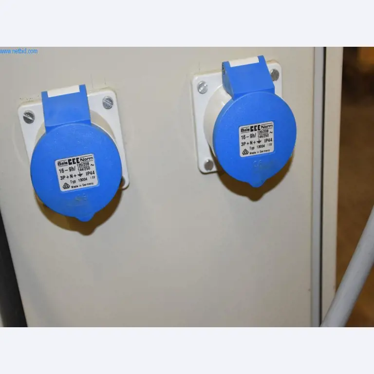 Rozsáhlé zásoby vývěv, měřicích přístrojů, náhradních dílů a příslušenství-7