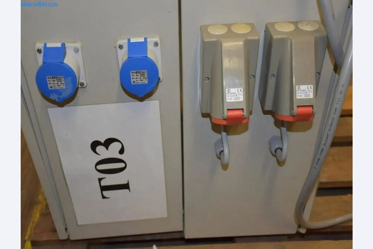 Rozsáhlé zásoby vývěv, měřicích přístrojů, náhradních dílů a příslušenství-8