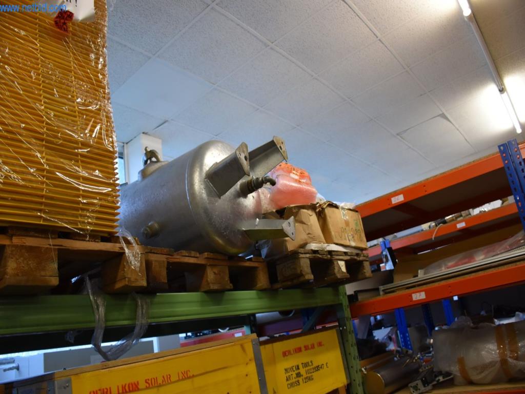 Obsežne zaloge vakuumskih črpalk, merilnih naprav, rezervnih delov in dodatne opreme-12