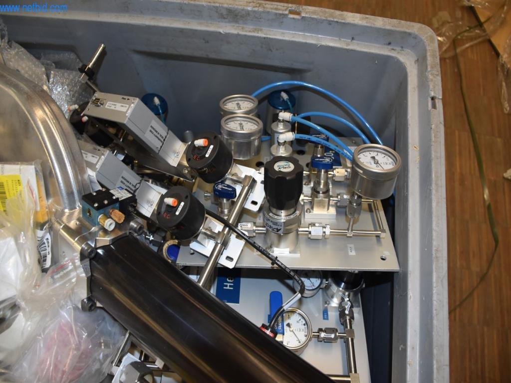 Vaste stock de pompes à vide, d'appareils de mesure, de pièces de rechange et d'accessoires-3