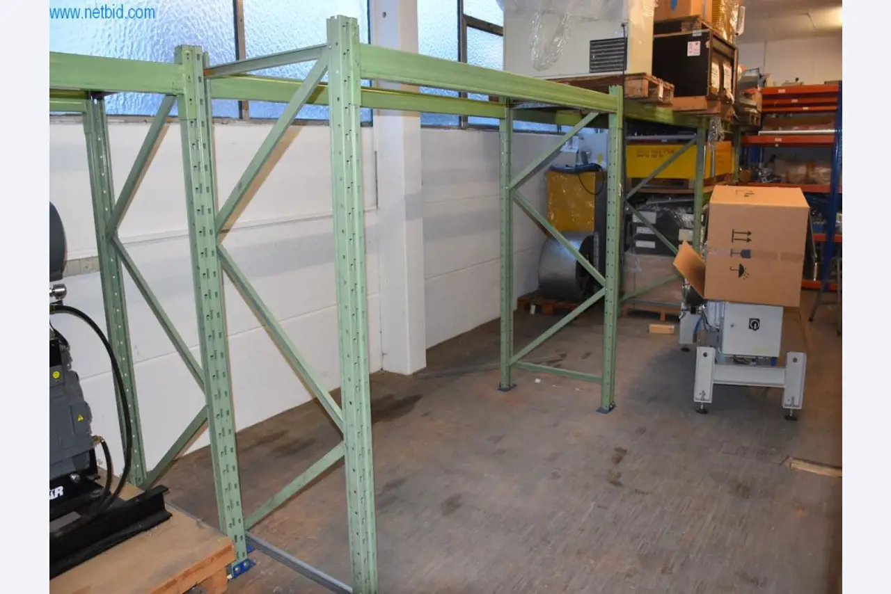 Rozsáhlé zásoby vývěv, měřicích přístrojů, náhradních dílů a příslušenství-1