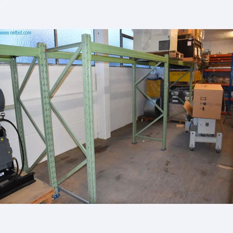 Rozsáhlé zásoby vývěv, měřicích přístrojů, náhradních dílů a příslušenství-1