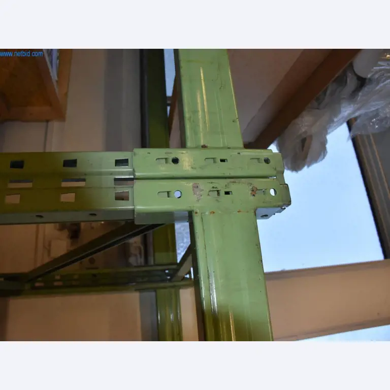 Rozsáhlé zásoby vývěv, měřicích přístrojů, náhradních dílů a příslušenství-2