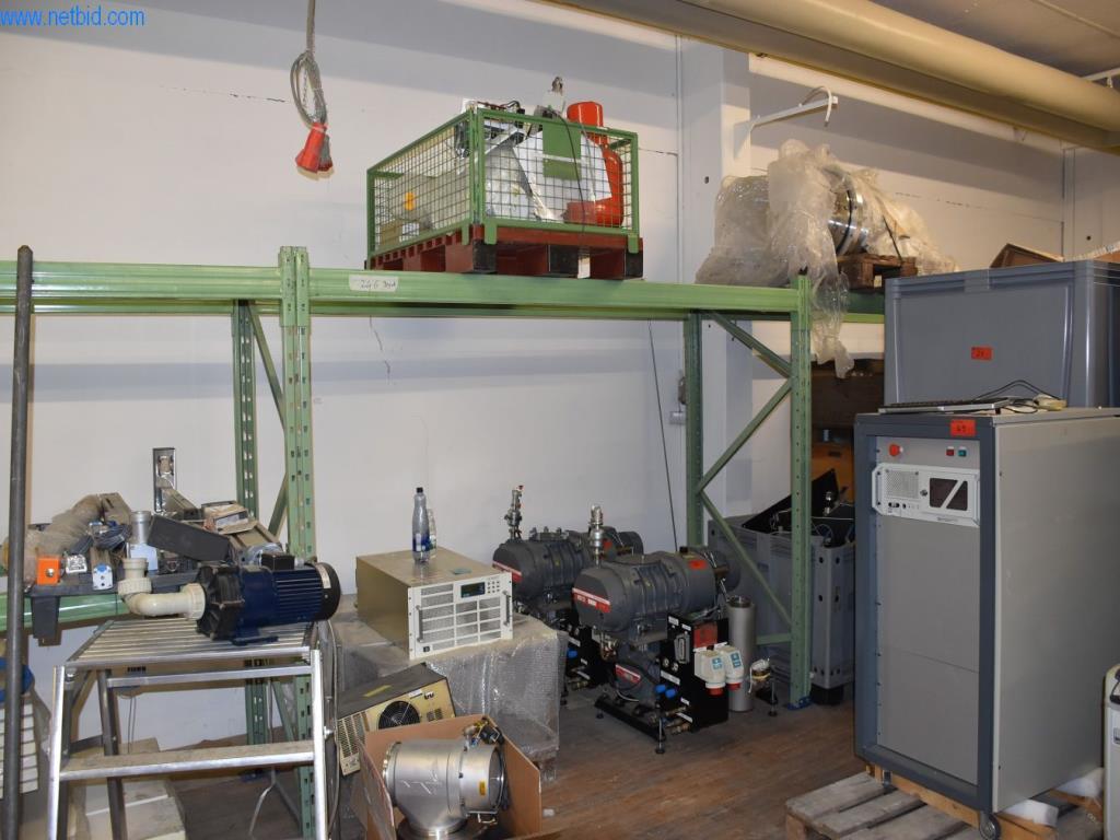 Bogate zapasy pomp próżniowych, urządzeń pomiarowych, części zamiennych i akcesoriów-3