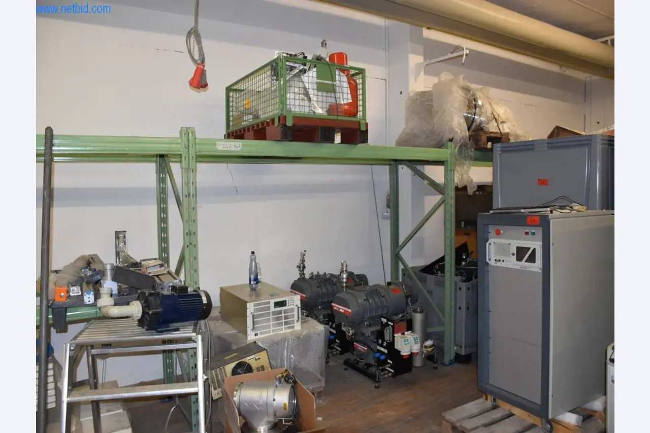 Rozsáhlé zásoby vývěv, měřicích přístrojů, náhradních dílů a příslušenství-3