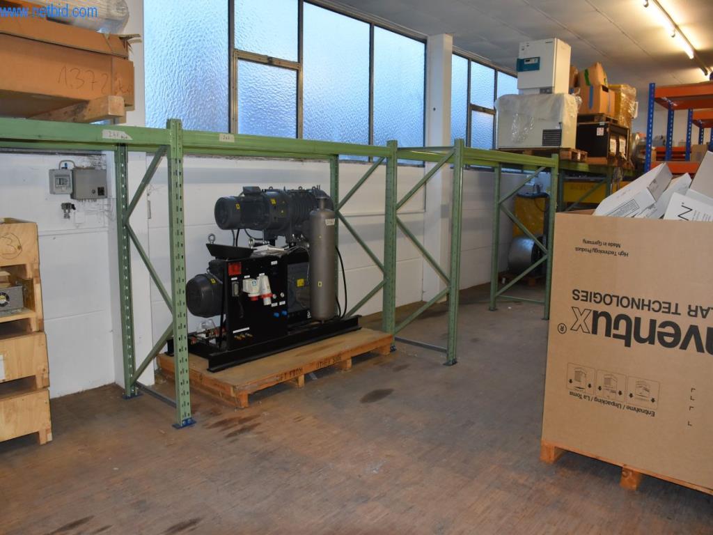 Bogate zapasy pomp próżniowych, urządzeń pomiarowych, części zamiennych i akcesoriów-4