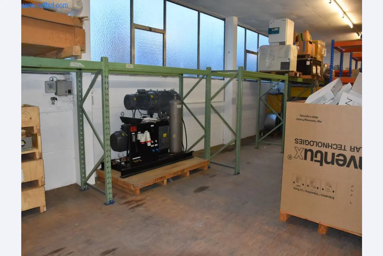 Rozsáhlé zásoby vývěv, měřicích přístrojů, náhradních dílů a příslušenství-4