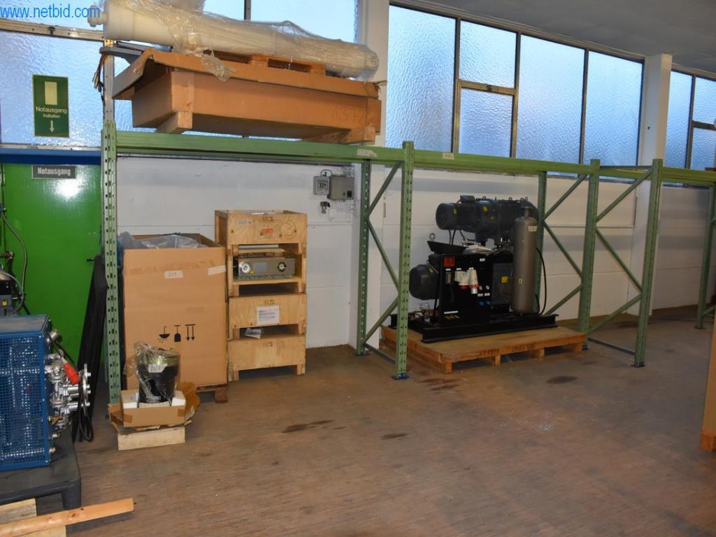 Bogate zapasy pomp próżniowych, urządzeń pomiarowych, części zamiennych i akcesoriów-5