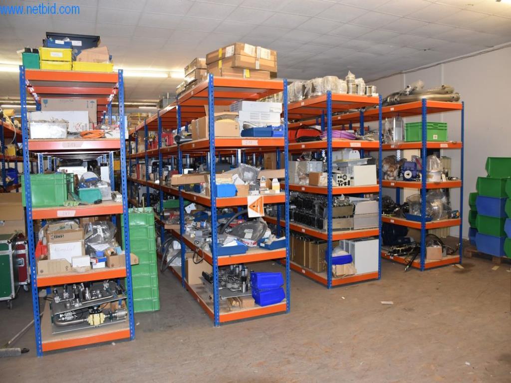 Obsežne zaloge vakuumskih črpalk, merilnih naprav, rezervnih delov in dodatne opreme-1