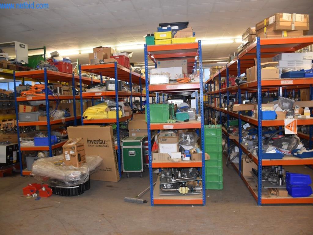 Obsežne zaloge vakuumskih črpalk, merilnih naprav, rezervnih delov in dodatne opreme-2