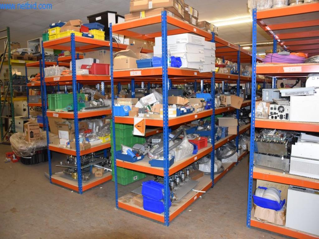 Obsežne zaloge vakuumskih črpalk, merilnih naprav, rezervnih delov in dodatne opreme-6