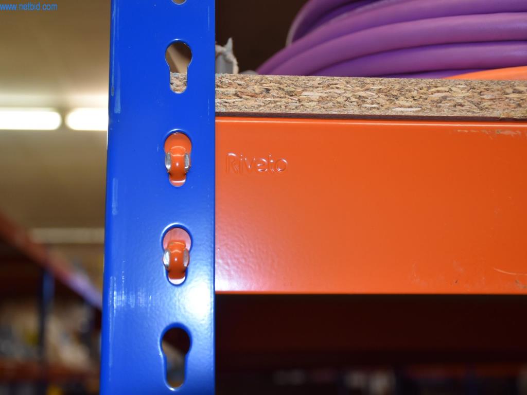 Obsežne zaloge vakuumskih črpalk, merilnih naprav, rezervnih delov in dodatne opreme-8