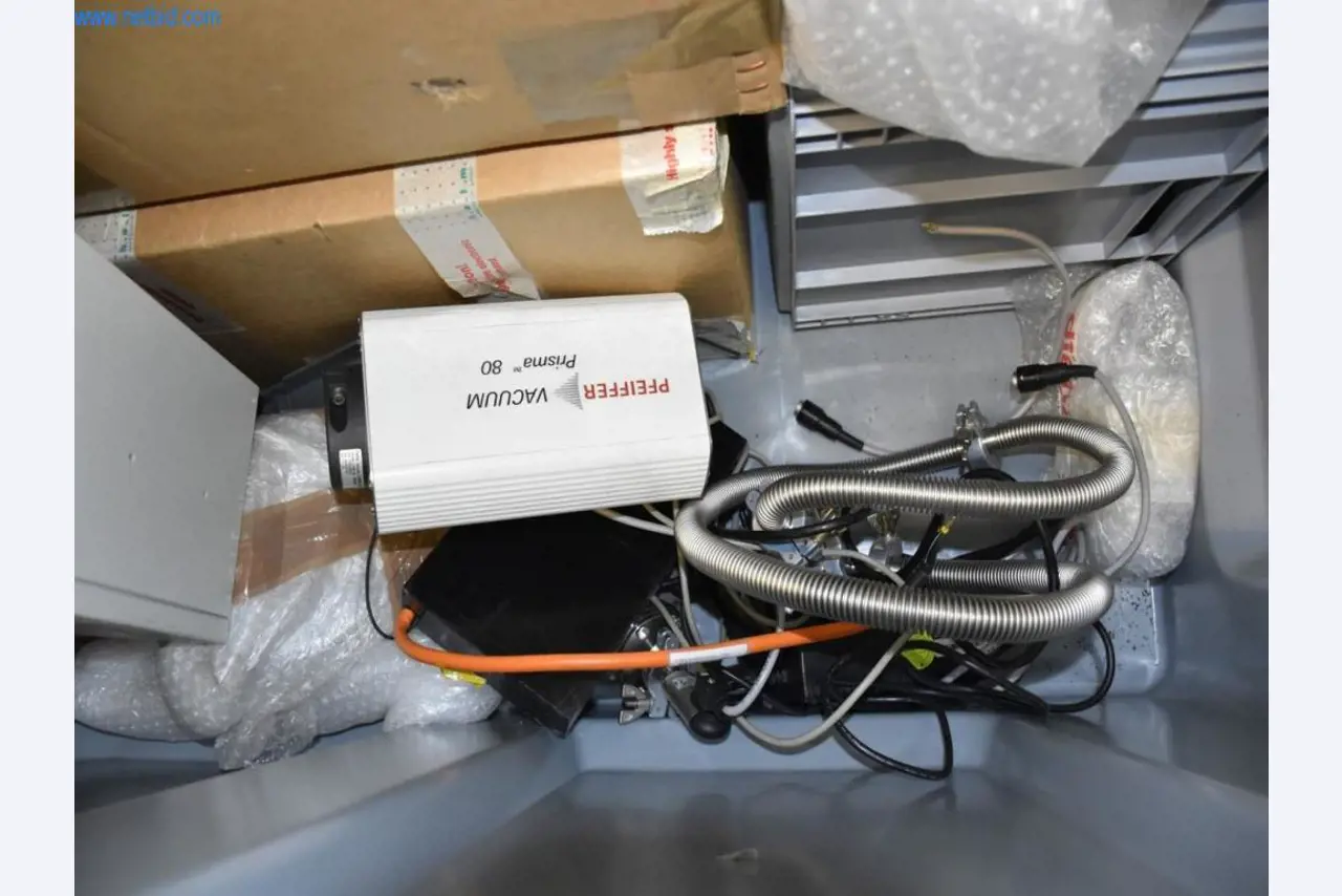 Amplias existencias de bombas de vacío, dispositivos de medición, piezas de repuesto y accesorios-6