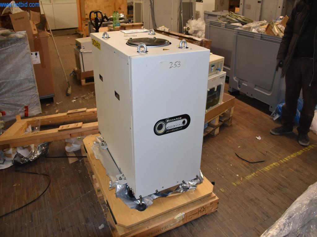 Obsežne zaloge vakuumskih črpalk, merilnih naprav, rezervnih delov in dodatne opreme-1