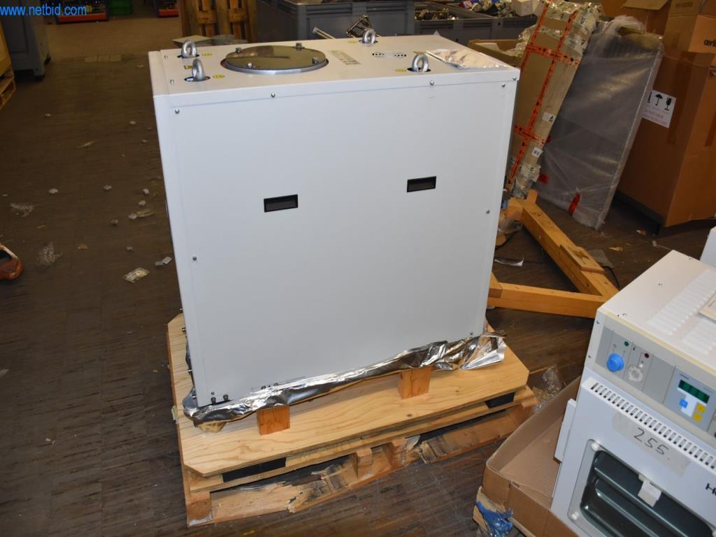 Obsežne zaloge vakuumskih črpalk, merilnih naprav, rezervnih delov in dodatne opreme-4