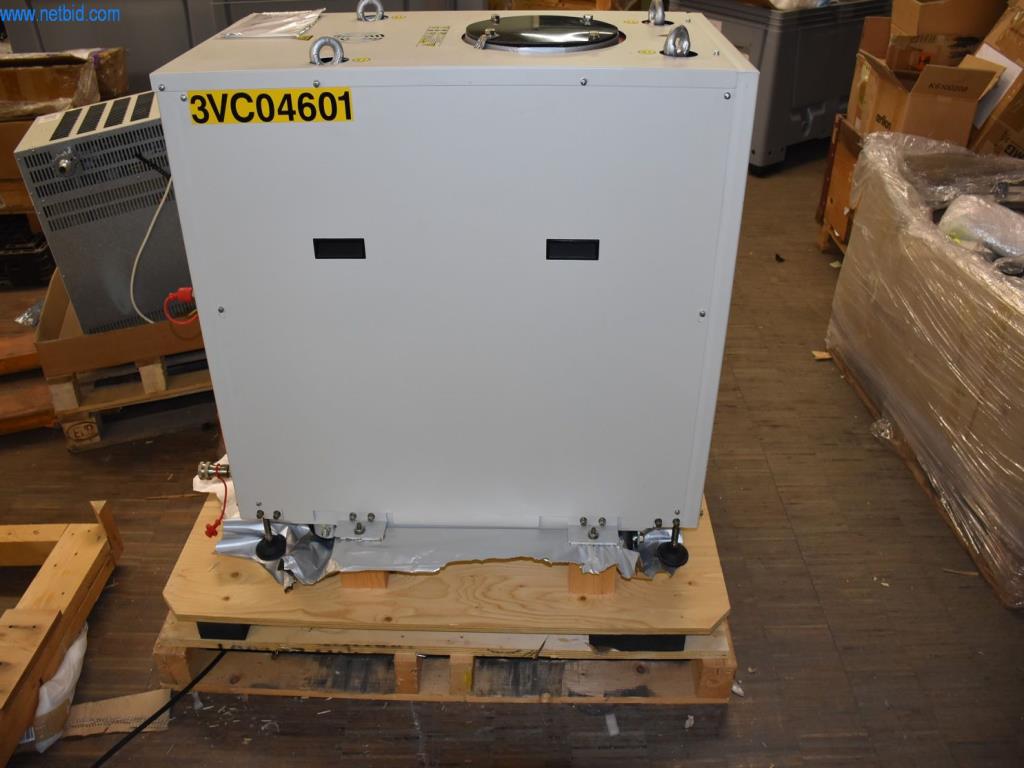 Obsežne zaloge vakuumskih črpalk, merilnih naprav, rezervnih delov in dodatne opreme-8