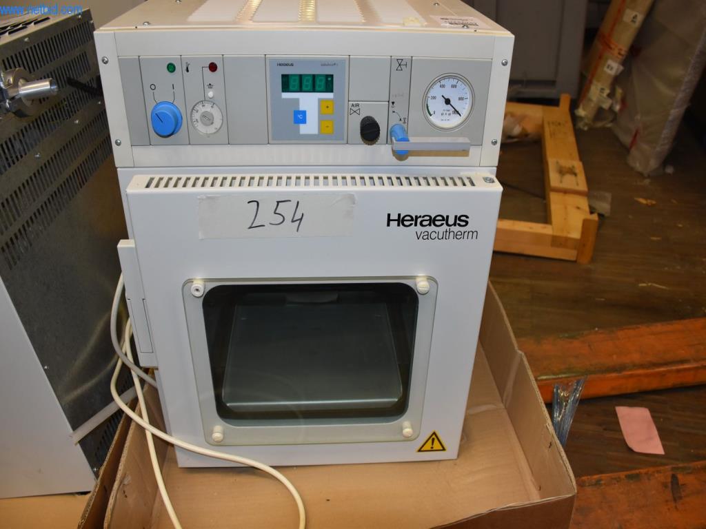 Vaste stock de pompes à vide, d'appareils de mesure, de pièces de rechange et d'accessoires-1