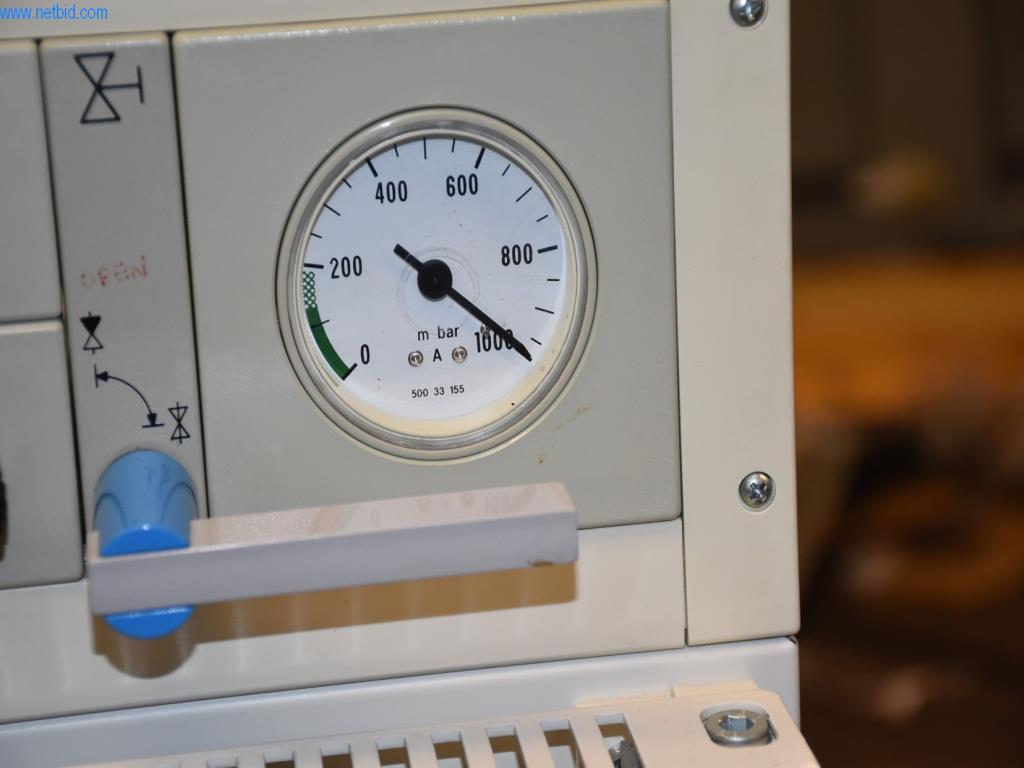 Vaste stock de pompes à vide, d'appareils de mesure, de pièces de rechange et d'accessoires-3