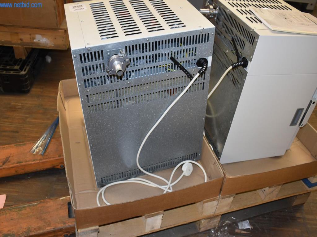 Vaste stock de pompes à vide, d'appareils de mesure, de pièces de rechange et d'accessoires-5